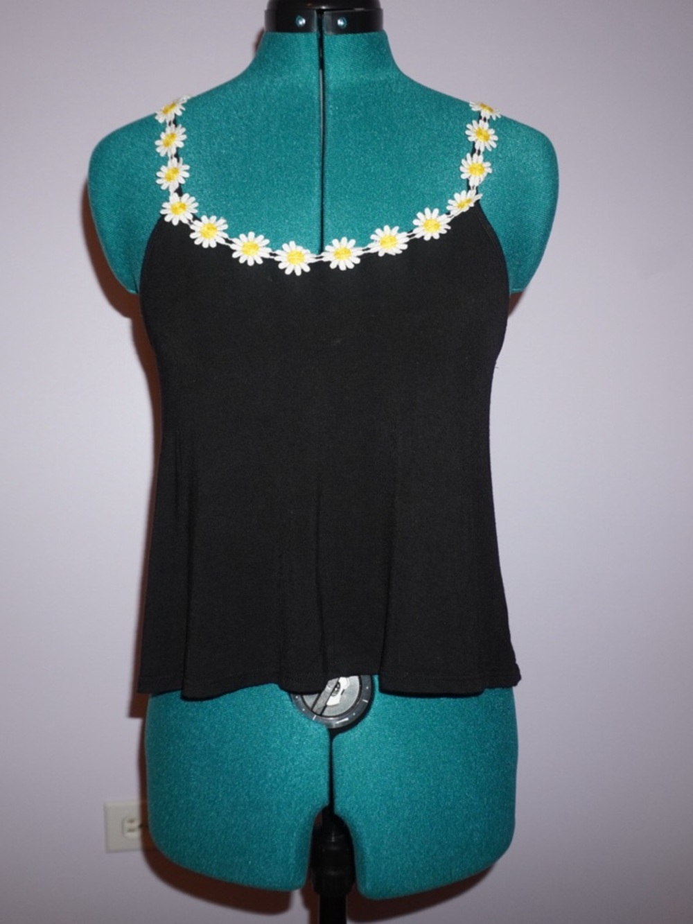 Black Daisy-Trim Tank Top
